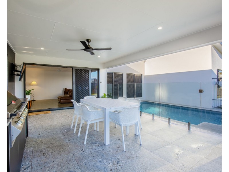 1 Rosalind Vista, Richmond QLD 4740