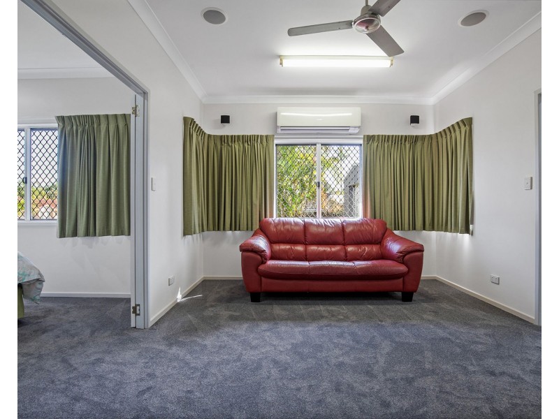 17 Bradman Drive, Glenella QLD 4740