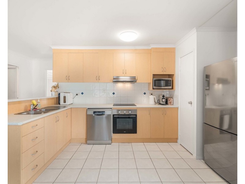 3 Schapers Road, Glenella QLD 4740