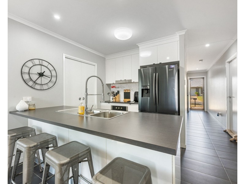 11 Amara Street, Rural View QLD 4740