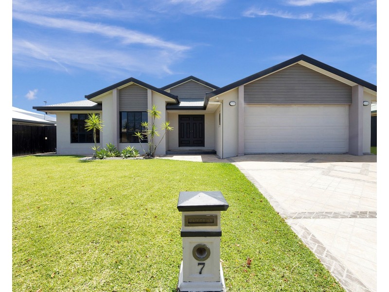 7 Gingham Street, Glenella QLD 4740