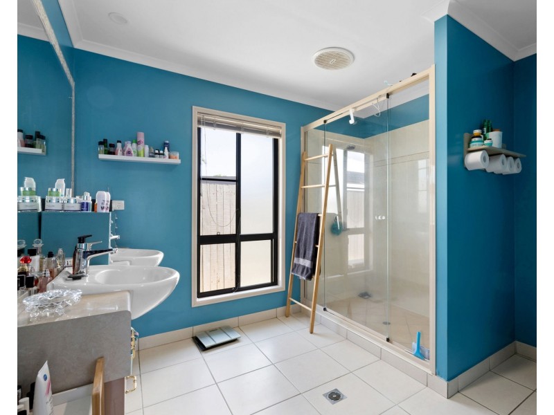 7 Gingham Street, Glenella QLD 4740