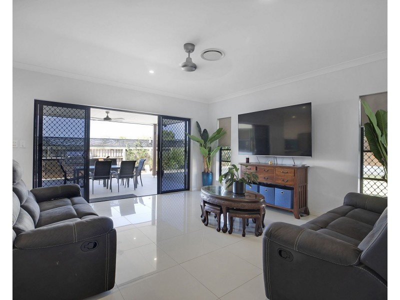 5 Archer Court, Rural View QLD 4740