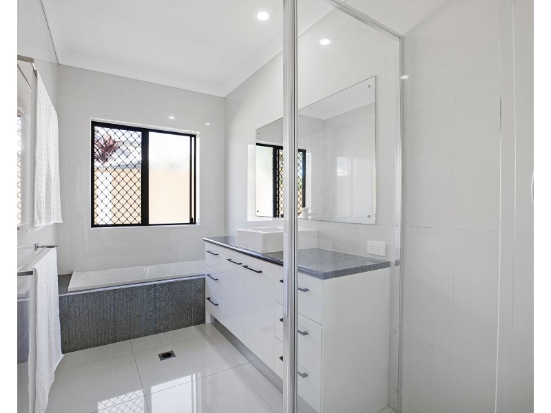 5 Archer Court, Rural View QLD 4740