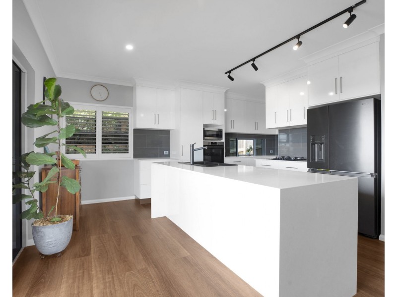 11 Outlook Crescent, Mount Pleasant QLD 4740