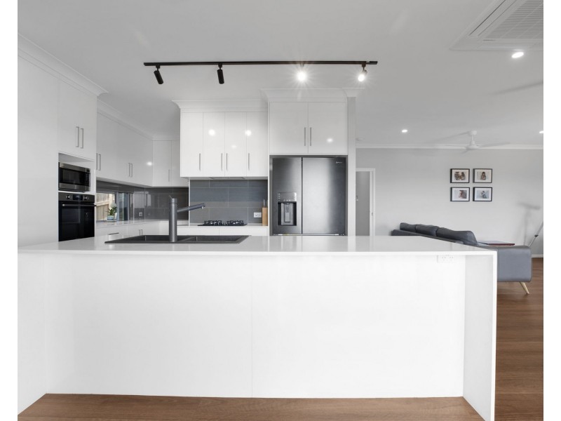 11 Outlook Crescent, Mount Pleasant QLD 4740