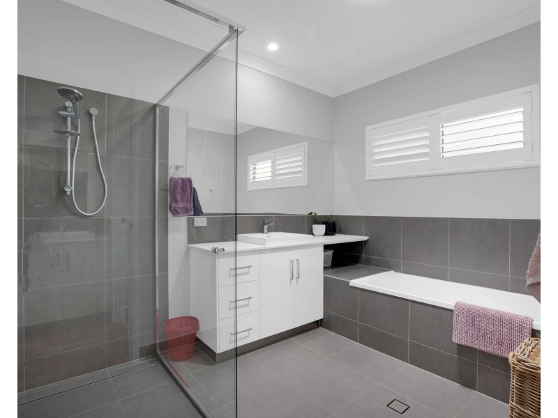 11 Outlook Crescent, Mount Pleasant QLD 4740