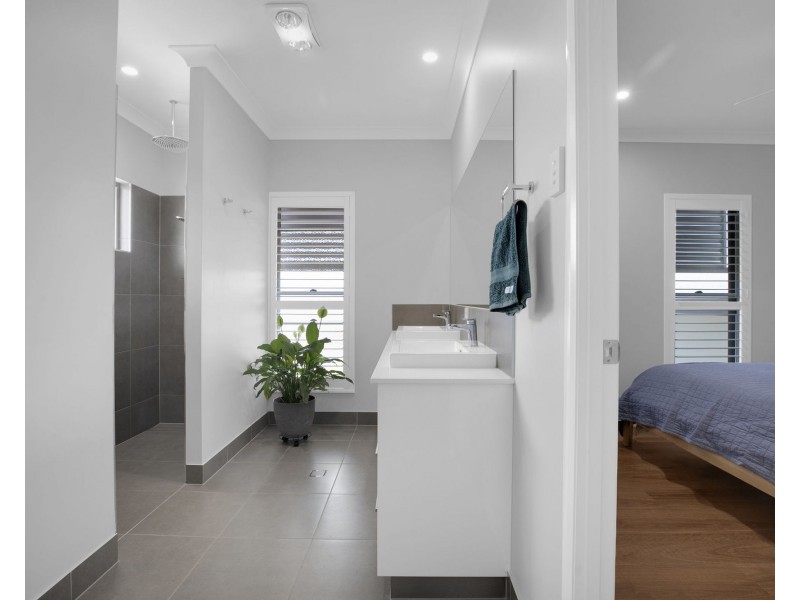 11 Outlook Crescent, Mount Pleasant QLD 4740