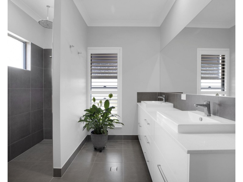 11 Outlook Crescent, Mount Pleasant QLD 4740