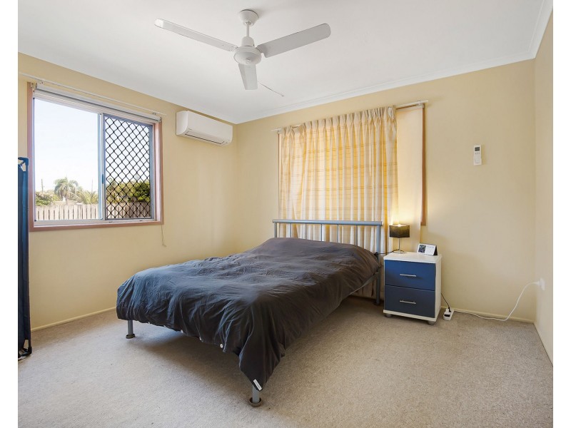 unit 1 & 2 13 Michael Moohin Drive, Slade Point QLD 4740