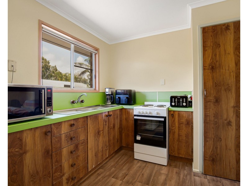 unit 1 & 2 13 Michael Moohin Drive, Slade Point QLD 4740