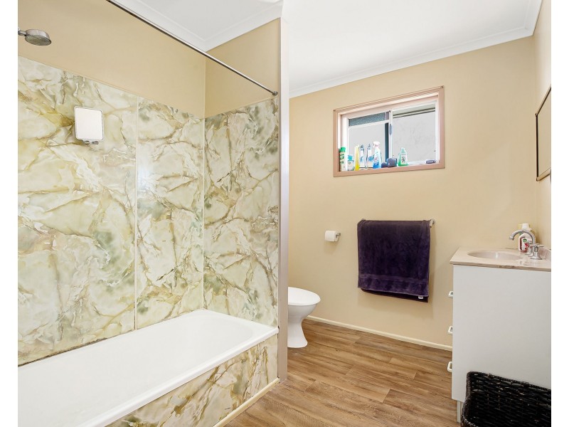 unit 1 & 2 13 Michael Moohin Drive, Slade Point QLD 4740