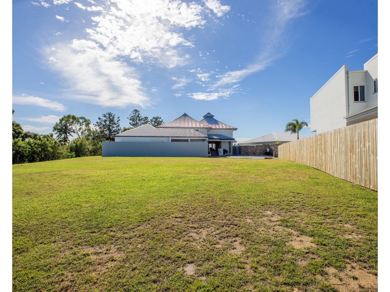 63 Beach Road, Dolphin Heads QLD 4740