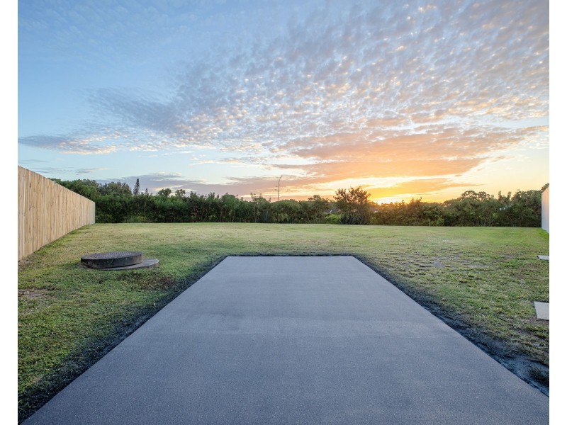 63 Beach Road, Dolphin Heads QLD 4740