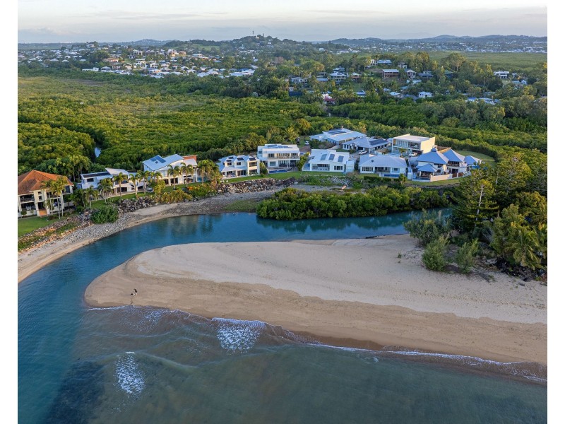 63 Beach Road, Dolphin Heads QLD 4740