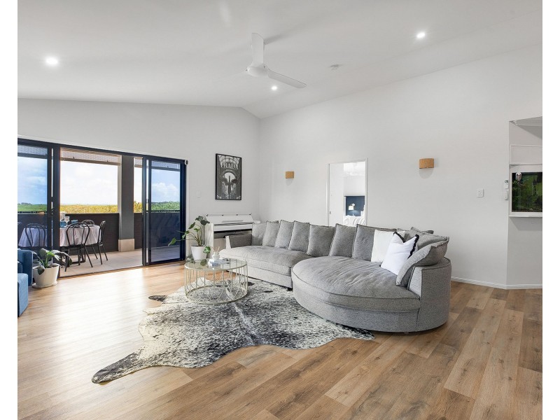 17 Woodlands Drive, Eimeo QLD 4740