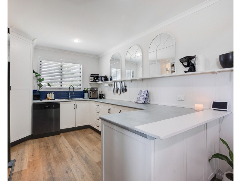 17 Woodlands Drive, Eimeo QLD 4740