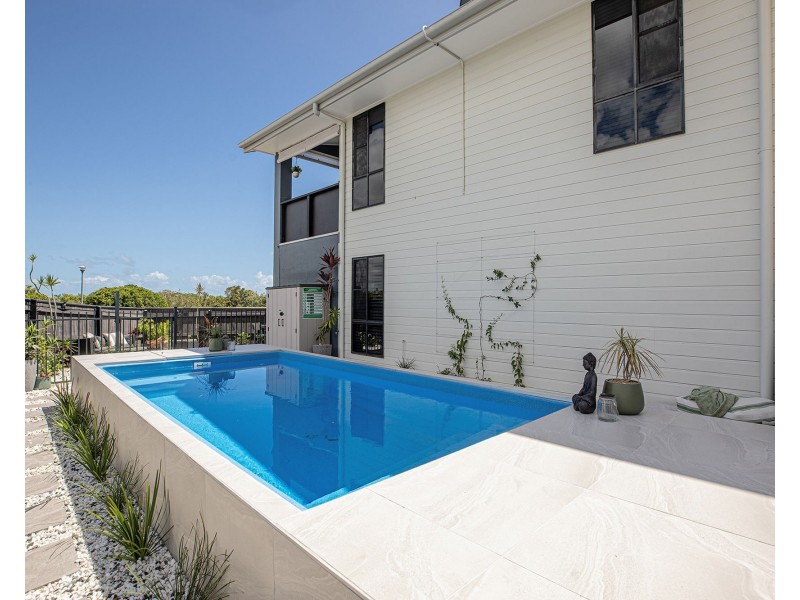 17 Woodlands Drive, Eimeo QLD 4740