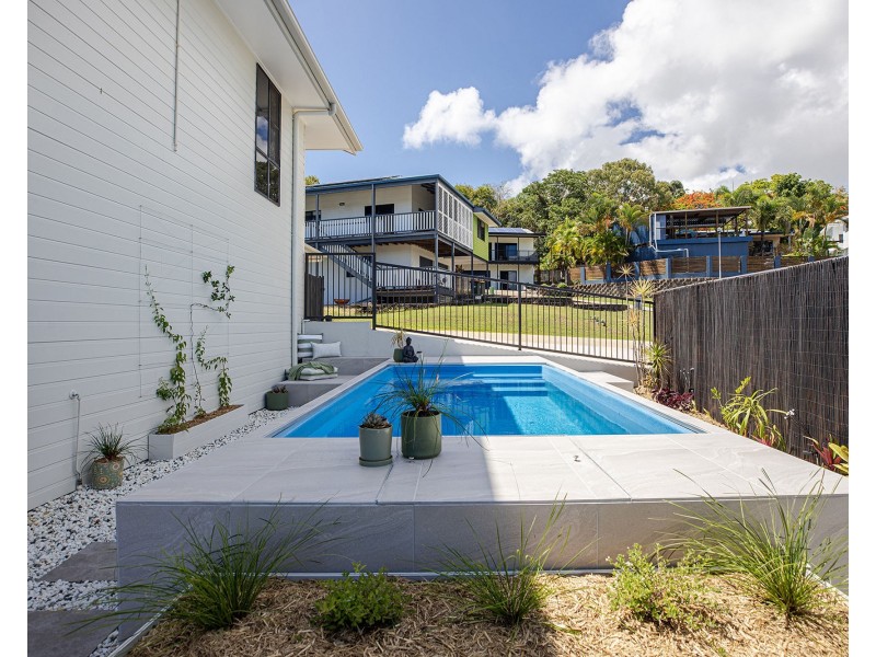 17 Woodlands Drive, Eimeo QLD 4740