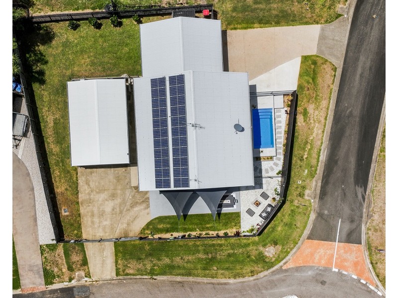 17 Woodlands Drive, Eimeo QLD 4740