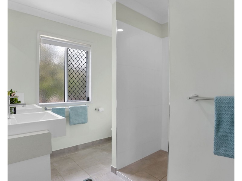 2 Sugarland Court, Alligator Creek QLD 4740