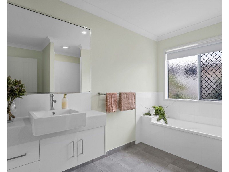 2 Sugarland Court, Alligator Creek QLD 4740