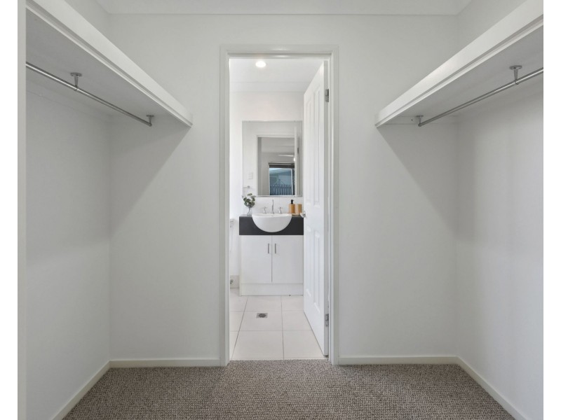 32 Montgomery Street, Rural View QLD 4740