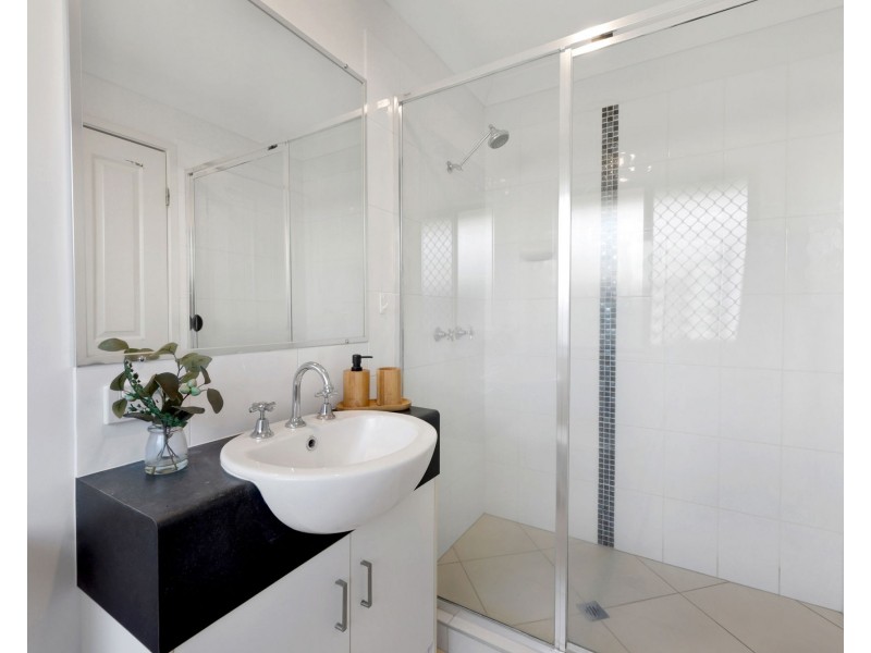 32 Montgomery Street, Rural View QLD 4740