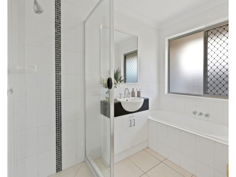 32 Montgomery Street, Rural View QLD 4740