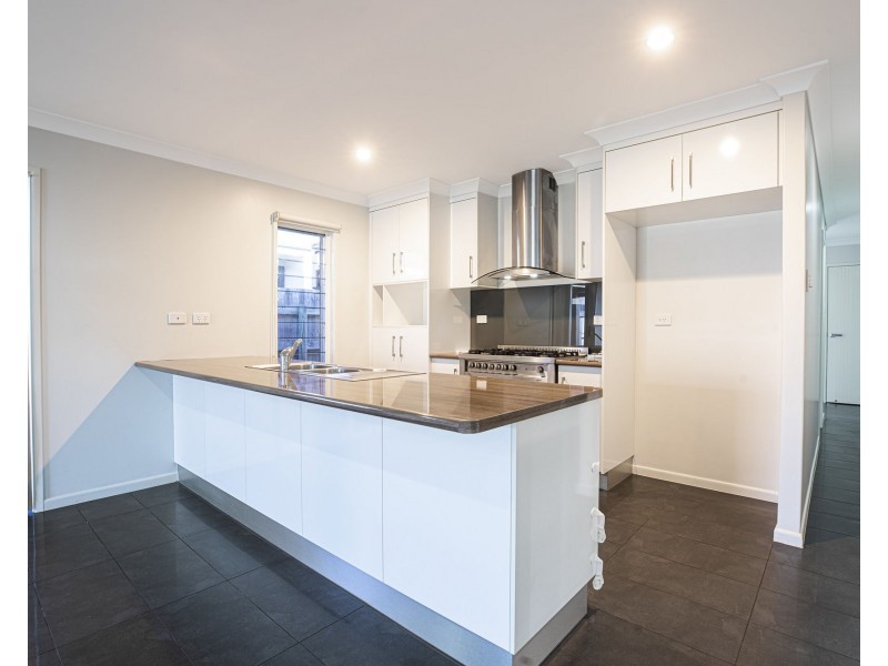 37 Hastings Street, Ooralea QLD 4740
