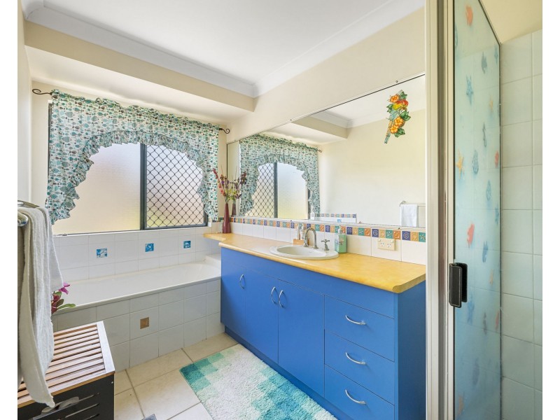 1 Bradco Avenue, Ooralea QLD 4740