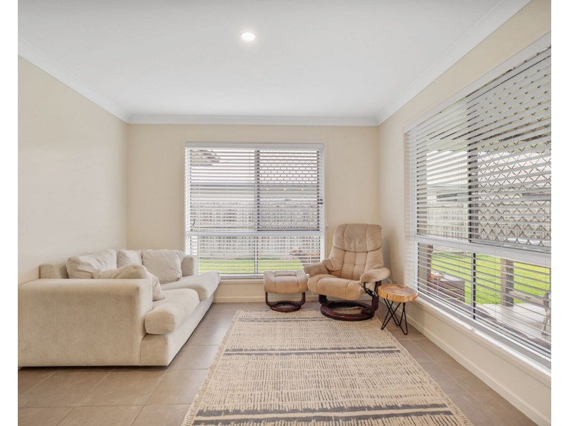 36 Dickens Avenue, Ooralea QLD 4740