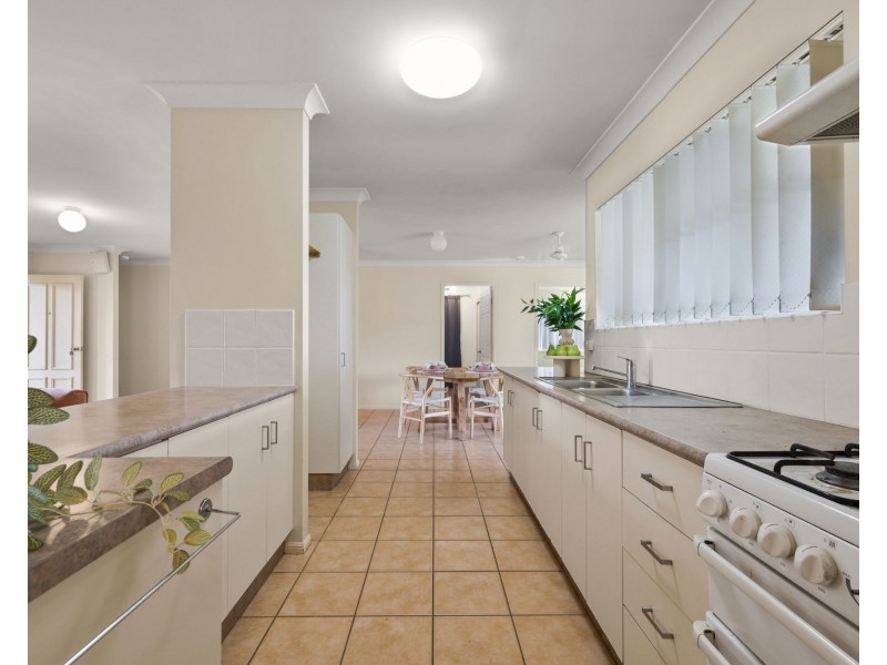 16 Freeman Avenue, Slade Point QLD 4740