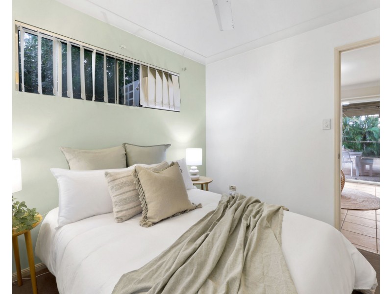 16 Freeman Avenue, Slade Point QLD 4740