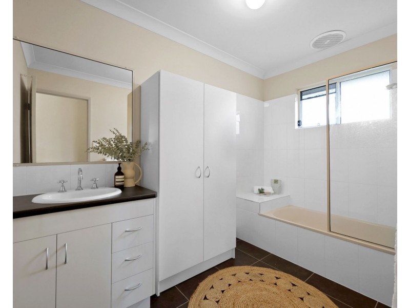 16 Freeman Avenue, Slade Point QLD 4740