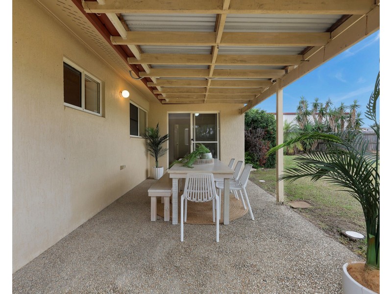 16 Freeman Avenue, Slade Point QLD 4740