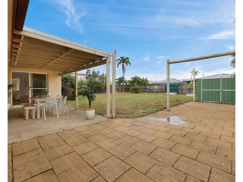 16 Freeman Avenue, Slade Point QLD 4740