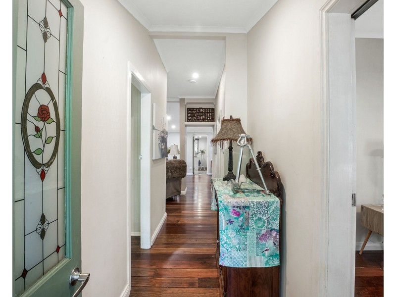 33 Waverley Street, Bucasia QLD 4750