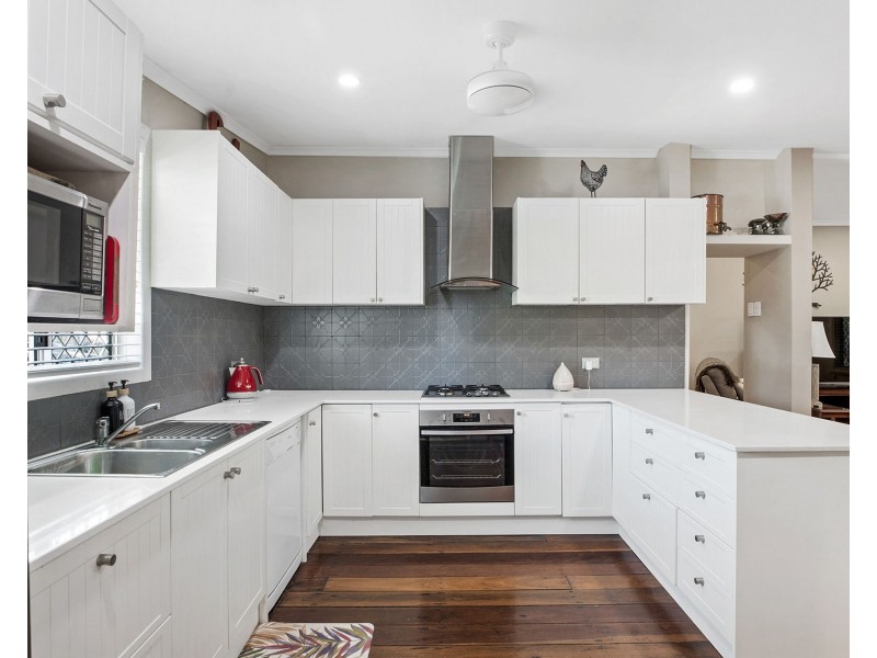 33 Waverley Street, Bucasia QLD 4750