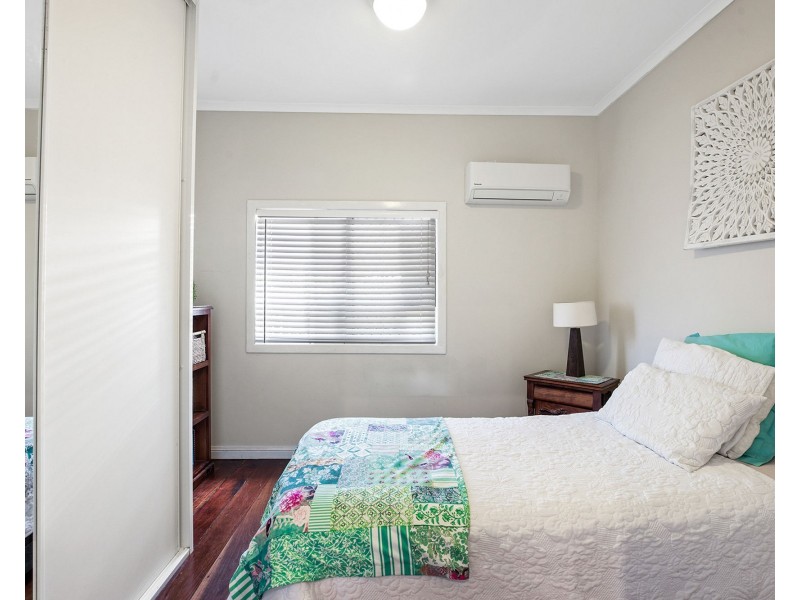 33 Waverley Street, Bucasia QLD 4750