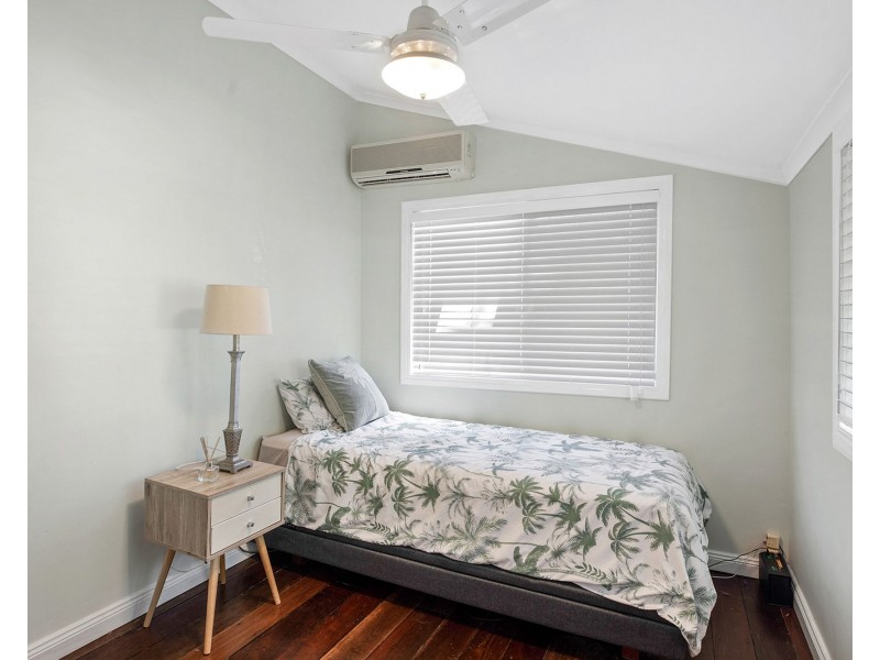 33 Waverley Street, Bucasia QLD 4750