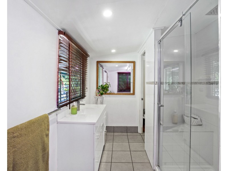 33 Waverley Street, Bucasia QLD 4750