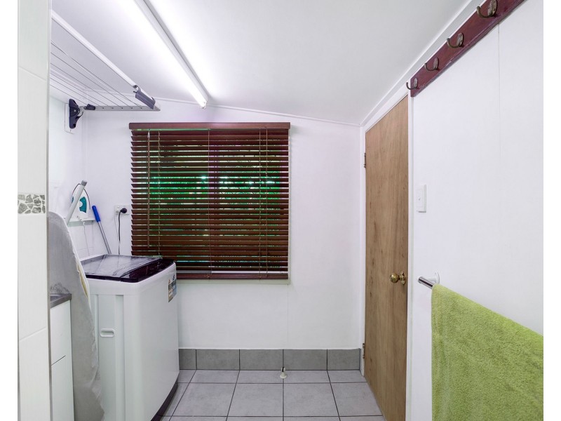 33 Waverley Street, Bucasia QLD 4750
