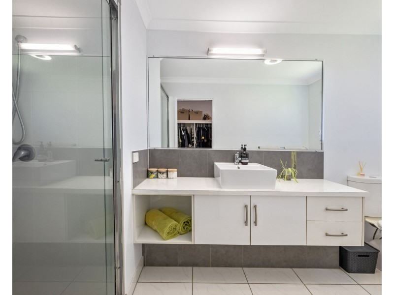 77 Montgomery Street, Rural View QLD 4740