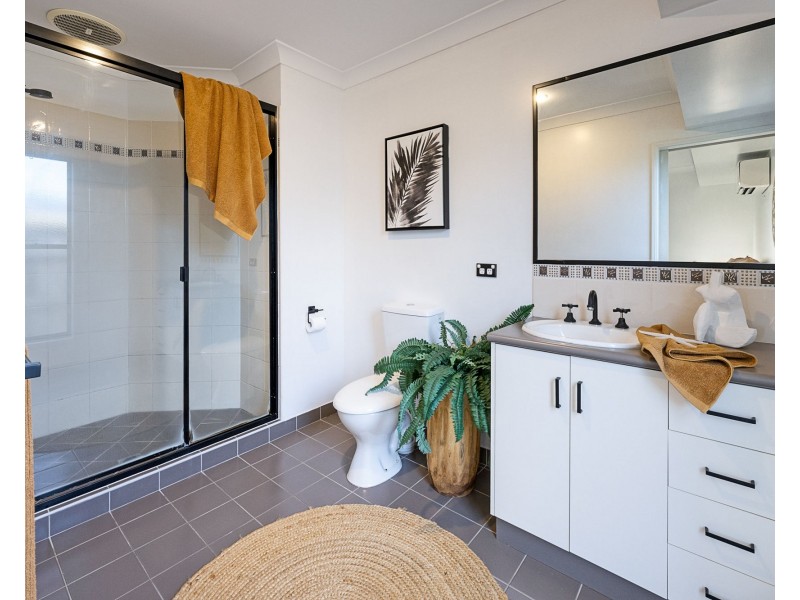 2 Avalon Drive, Rural View QLD 4740