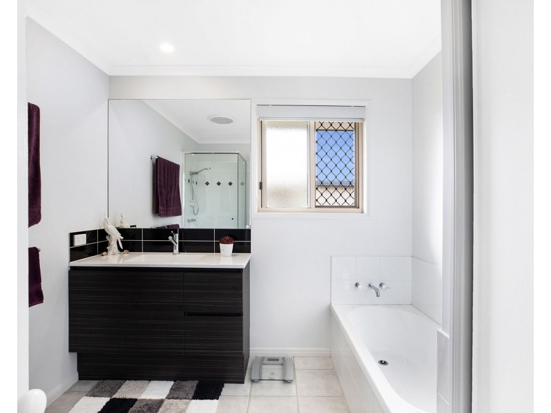 41 Schapers Road, Glenella QLD 4740