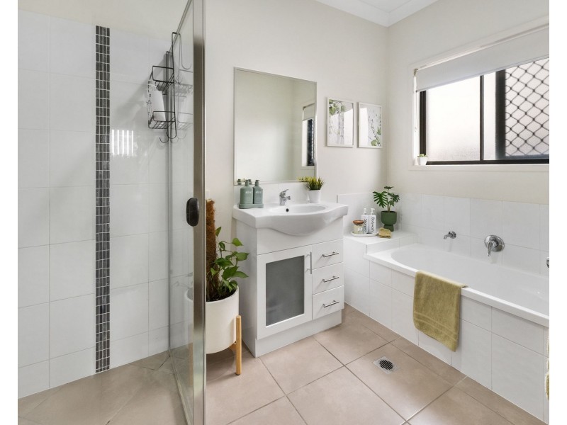 11 Kingslea Court, Ooralea QLD 4740