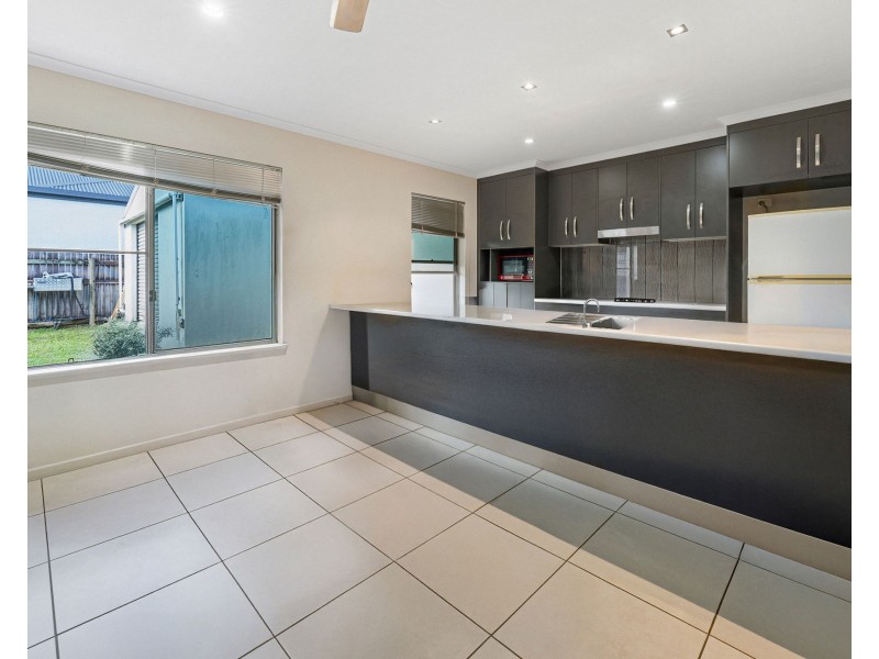 33 Raffia Street, Rural View QLD 4740