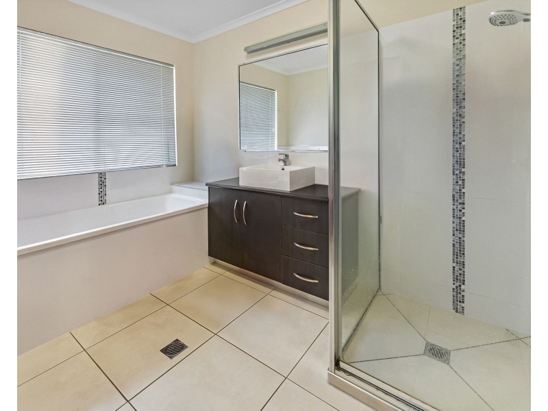 33 Raffia Street, Rural View QLD 4740