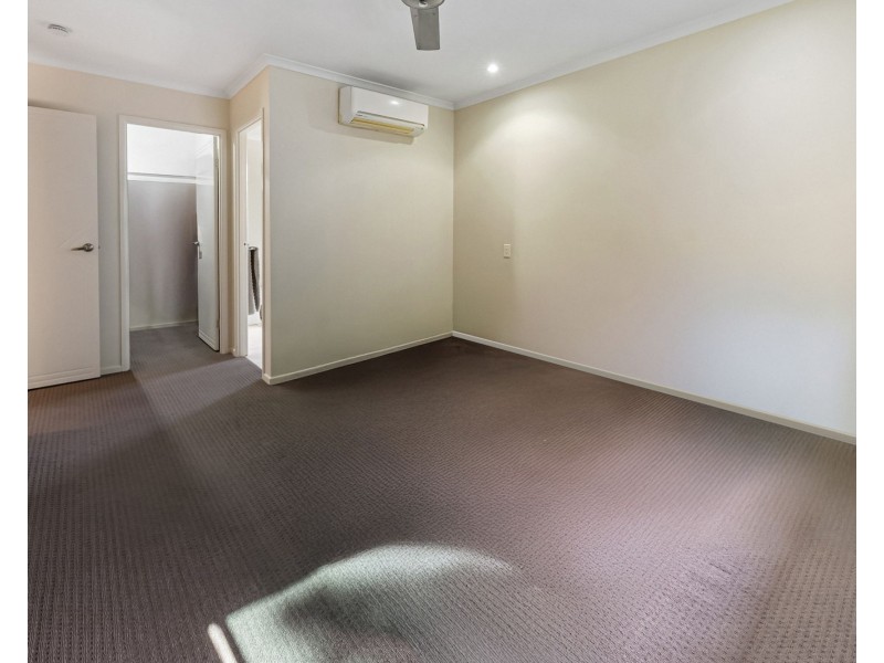 33 Raffia Street, Rural View QLD 4740